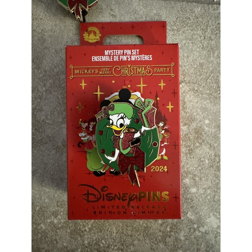 Disney 2024 Mickeys Very Merry Christmas Party Daisy Mystery Wreath Pin LR Box